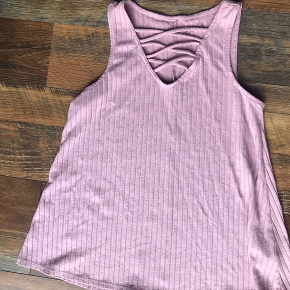 Light pink crisscrossed tank - Picture 1 of 1